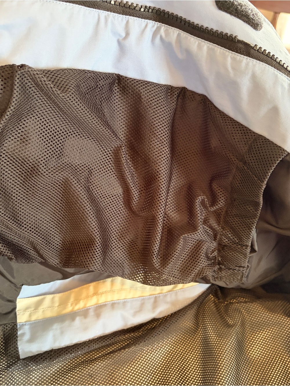 Mountain Hardwear Light Blue and Cream Hooded Ski Jacket - Picture 11 of 14